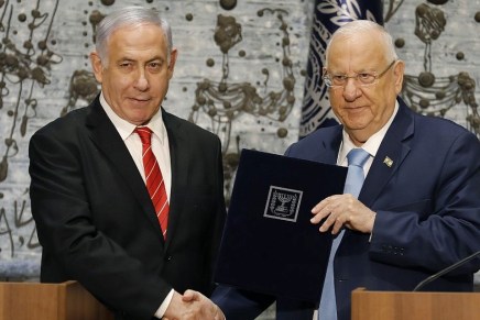 Israele: il presidente Rivlin tiene in vita&nbsp;Netanyahu