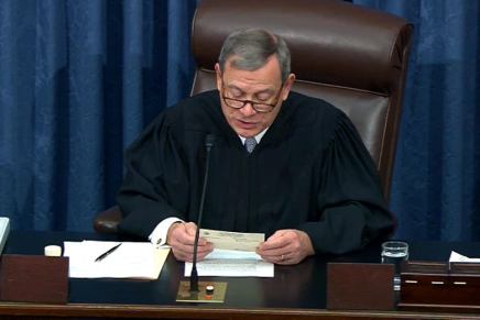 Roberts difende la Corte Suprema dagli attacchi democratici: meno da quelli di&nbsp;Trump