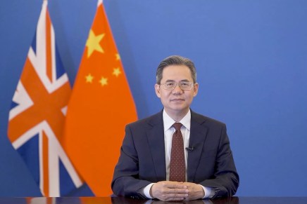 L’ambasciatore Zheng Zeguang risponde alla stampa sulla questione degli uiguri dello Xinjiang L’ambasciatore Zheng Zeguang risponde alla stampa sulla questione degli uiguri dello Xinjiang