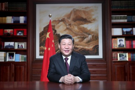 Cina, gli auguri di Xi Jinping: “Un nuovo viaggio per la costruzione di un moderno Paese socialista sotto tutti gli aspetti” Cina, gli auguri di Xi Jinping: “Un nuovo viaggio per la costruzione di un moderno Paese socialista sotto tutti gli aspetti”