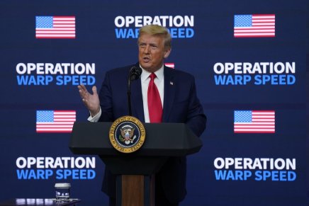 Trump loda i vaccini: i suoi fan lo fischiano e l’estrema destra non&nbsp;gradisce