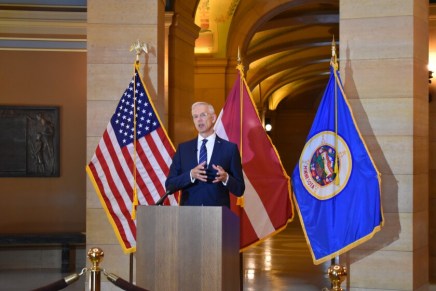 Lettonia: secondo mandato per il premier antirusso&nbsp;Kariņš