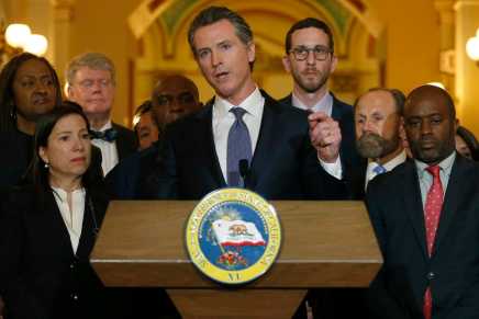 USA, salario minimo in California: 22 dollari per il settore fast&nbsp;food