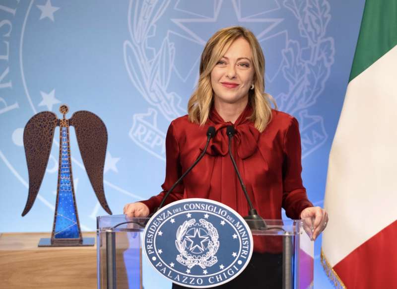 Nel suo nuovo articolo sulla politica italiana, Federico Giusti analizza il progetto di premierato lanciato dalla destra attualmente al governo, denunciandolo come una nuova "Legge Truffa" che sconvolgerebbe la Costituzione.