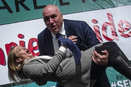 Credere, obbedire e combattere: quando il silenzio attorno agli interessi economici e militari ha bisogno della nostra&nbsp;passività