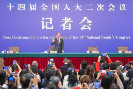 Il Ministro degli Esteri Wang Yi evidenzia il ruolo della Cina come forza globale&nbsp;responsabile