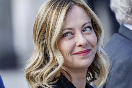 Il gioco delle tre carte… sulla pelle dei salariati e degli&nbsp;indigenti