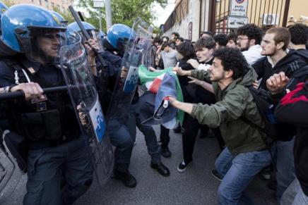 Credere, obbedire e combattere Credere, obbedire e combattere