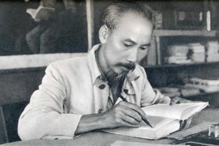 Hồ Chí Minh e la rivoluzione nel Vietnam e nel mondo Hồ Chí Minh e la rivoluzione nel Vietnam e nel mondo