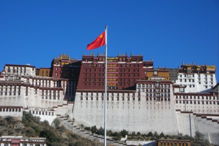 Critica delle ingerenze degli Stati Uniti nelle questioni interne della Cina in&nbsp;Tibet