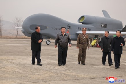 Corea del Nord: Kim Jong Un guida il lavoro di ricerca nelle scienze della&nbsp;difesa