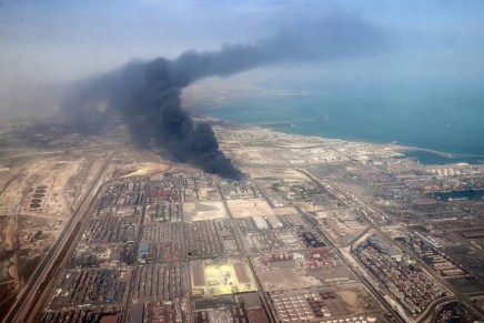 Disastro al porto di Rajaee (Iran): disinteresse occidentale e accuse da parte della “resistenza” (CNRI) Disastro al porto di Rajaee (Iran): disinteresse occidentale e accuse da parte della “resistenza” (CNRI)