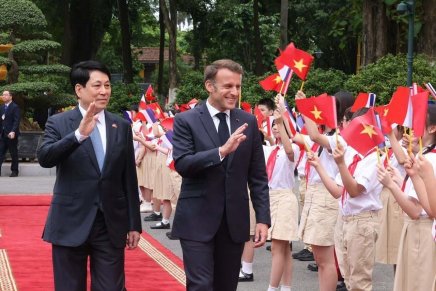 Macron in Vietnam per incrementare la cooperazione in innovazione, energia e&nbsp;sicurezza