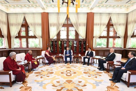 Xi Jinping riceve la visita del Panchen&nbsp;Rinpoche