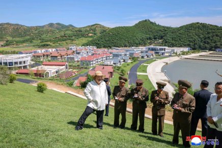Kim Jong Un visita la nuova fattoria di maricoltura della contea di&nbsp;Ragwon