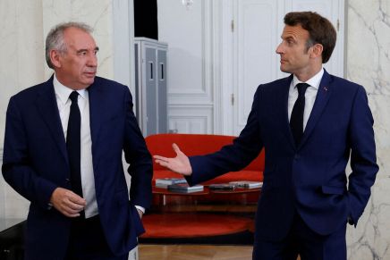 La crisi di governo in Francia: perché Bayrou vacilla e quale futuro prospetta la sinistra La crisi di governo in Francia: perché Bayrou vacilla e quale futuro prospetta la sinistra