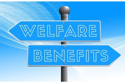 Detassare o accrescere i salari? Welfare universale o welfare aziendale? Detassare o accrescere i salari? Welfare universale o welfare aziendale?