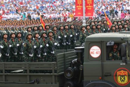 L’Esercito Popolare del Vietnam avanza con fermezza sotto la gloriosa bandiera del&nbsp;Partito