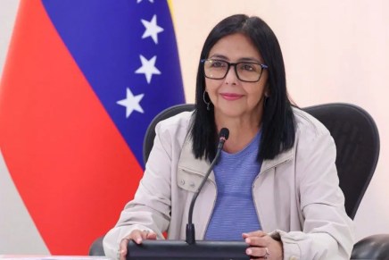 Delcy Rodríguez riferisce sui colloqui con Lula, Petro e Sánchez dopo l’aggressione&nbsp;statunitense