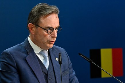 Il “grosso bastone” USA si rivolta contro gli alleati: l’Europa inizia a riconoscere i costi della dipendenza ma non riesce a&nbsp;liberarsene