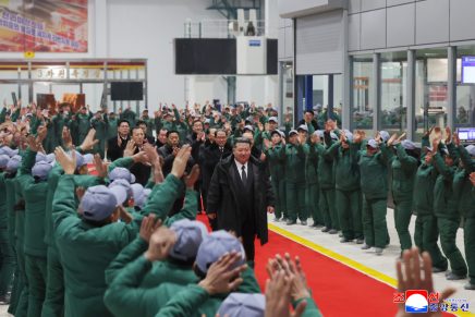 Discorso di Kim Jong Un alla cerimonia d’inaugurazione del progetto di ammodernamento del Complesso meccanico di&nbsp;Ryongsong