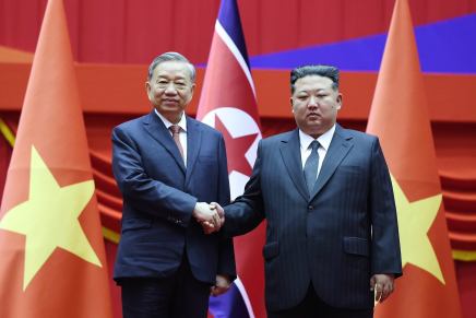 Kim Jong Un riceve un messaggio di risposta dal Segretario Generale del Partito Comunista del Vietnam Kim Jong Un riceve un messaggio di risposta dal Segretario Generale del Partito Comunista del Vietnam