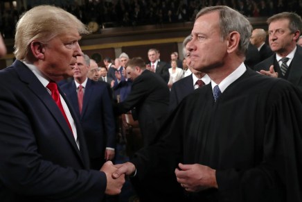 Giudici sotto pressione: l’allarme di Roberts sui toni intimidatori di&nbsp;Trump