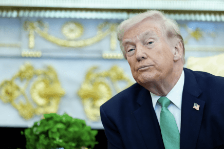 Petrolio, guerra e caos: la chiusura di Hormuz mette in difficoltà Trump Petrolio, guerra e caos: la chiusura di Hormuz mette in difficoltà Trump