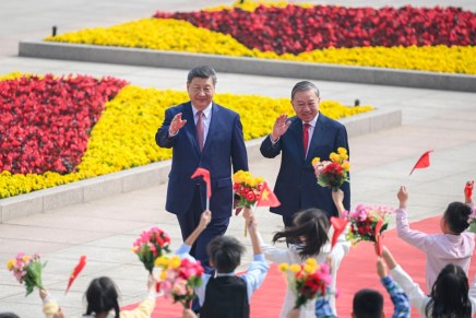Xi Jinping: Cina e Vietnam dovrebbero opporsi congiuntamente all’unilateralismo e al&nbsp;protezionismo