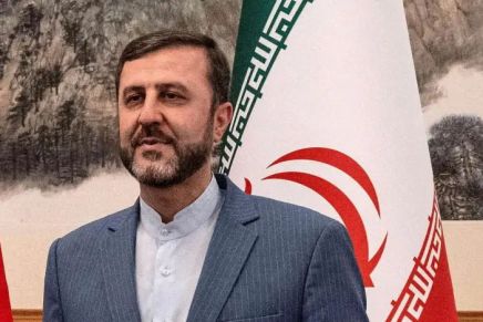Iran e Oman elaboreranno un protocollo per la navigazione sicura nello Stretto di Hormuz Iran e Oman elaboreranno un protocollo per la navigazione sicura nello Stretto di Hormuz