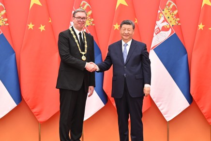 Il Presidente cinese Xi Jinping conferisce la Medaglia dell’Amicizia al Presidente serbo Aleksandar&nbsp;Vučić