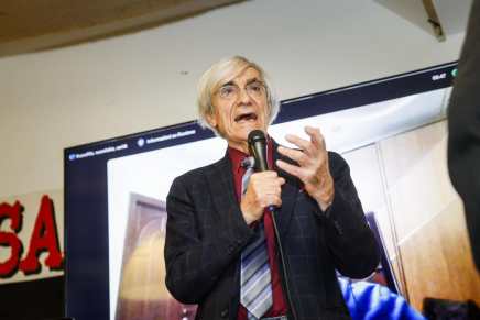 Angelo d’Orsi lancia la prima piattaforma politica che raduna le piazze fisiche e digitali contro il riarmo. Nasce&nbsp;Agorà