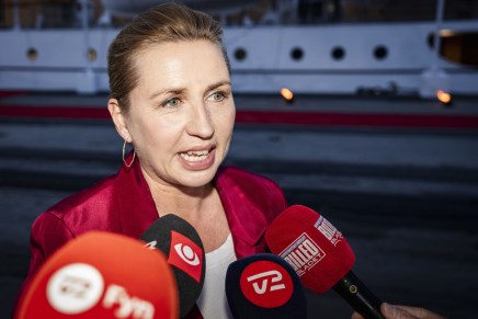 Danimarca, alla fine Frederiksen salva il governo ma non risolve la crisi del&nbsp;centro-sinistra