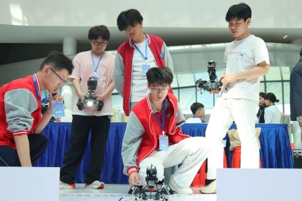 Preparare le menti di domani: la Cina porta l’intelligenza artificiale tra i banchi di&nbsp;scuola