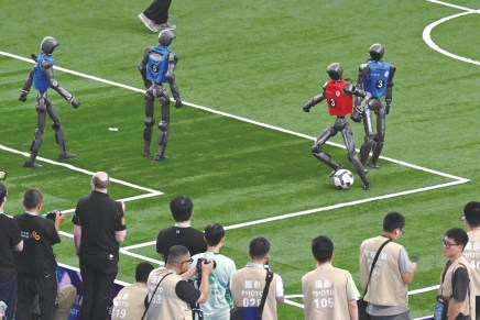 I Giochi si chiudono, ma la corsa dei robot umanoidi cinesi&nbsp;prosegue